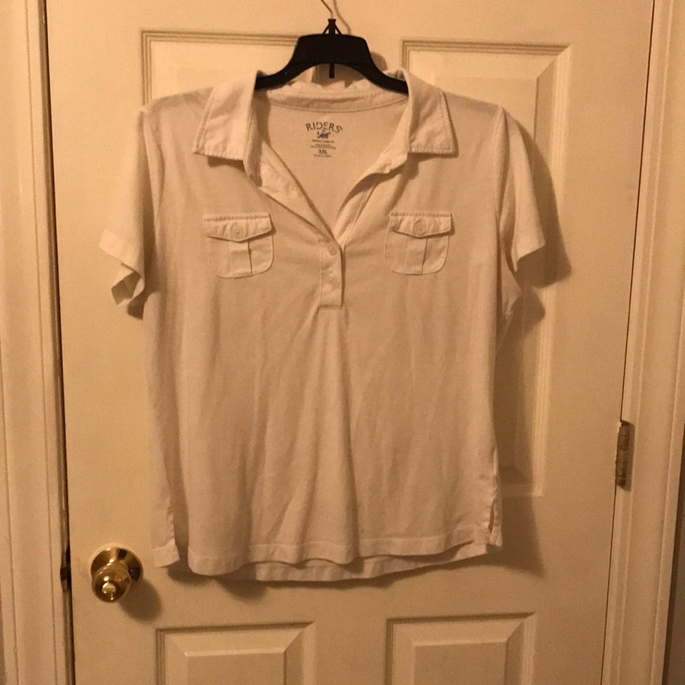 Women’s white collared short sleeve shirt
